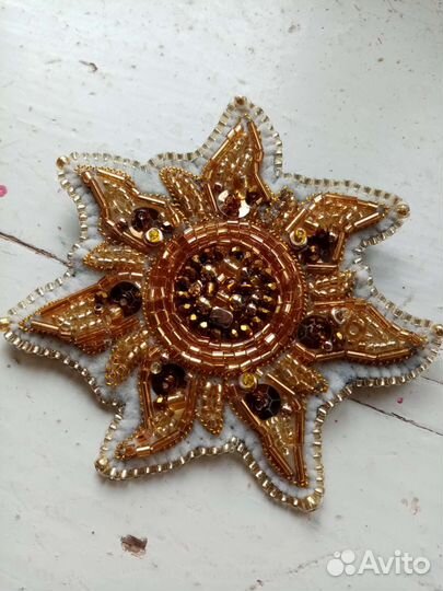 Брошь из бисера ручная работа