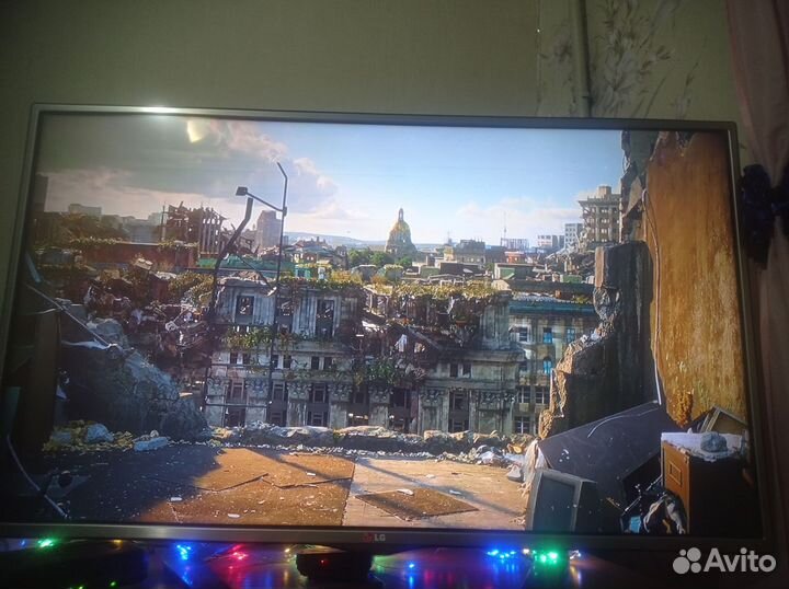 Классный 3D телевизор LG 42'