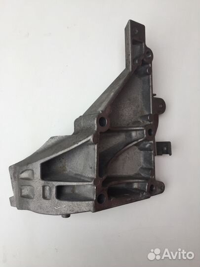 Кронштейн двигателя слева Мерседес A2782236104