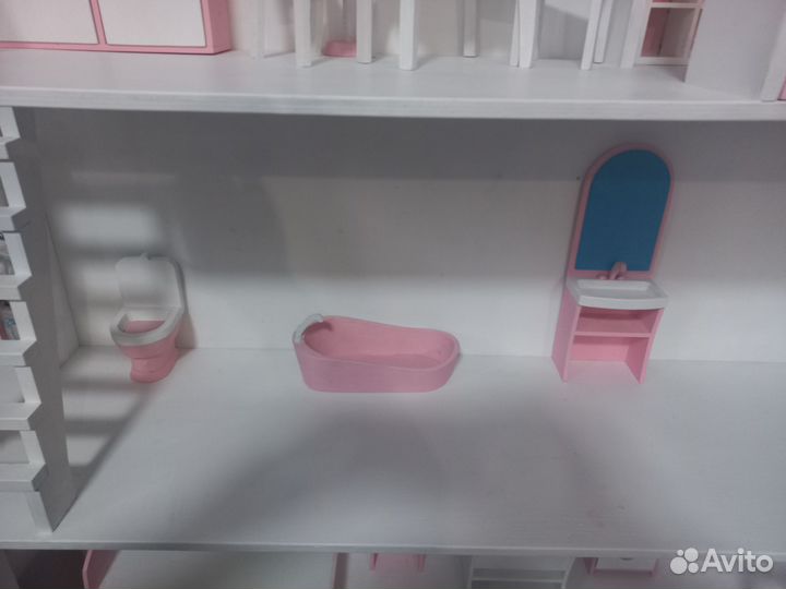 Кукольный домик с мебелью