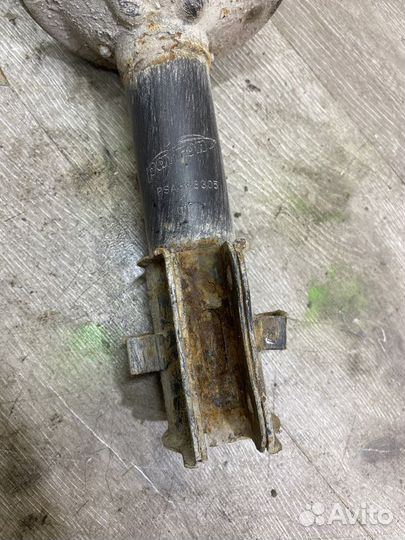 Амортизатор передний правый Hyundai Accent