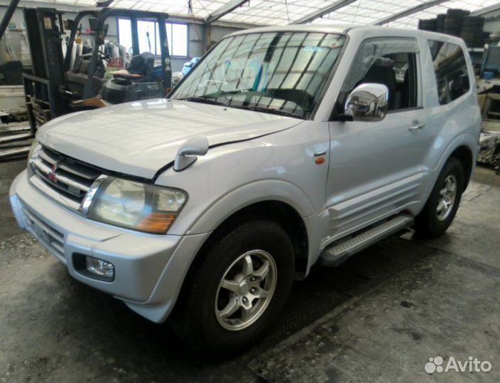 Цапфа задняя правая Mitsubishi Pajero 3 V65W 6G74