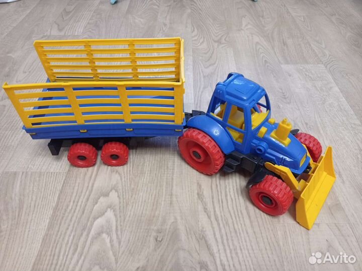 Игрушка Трактор с тележкой