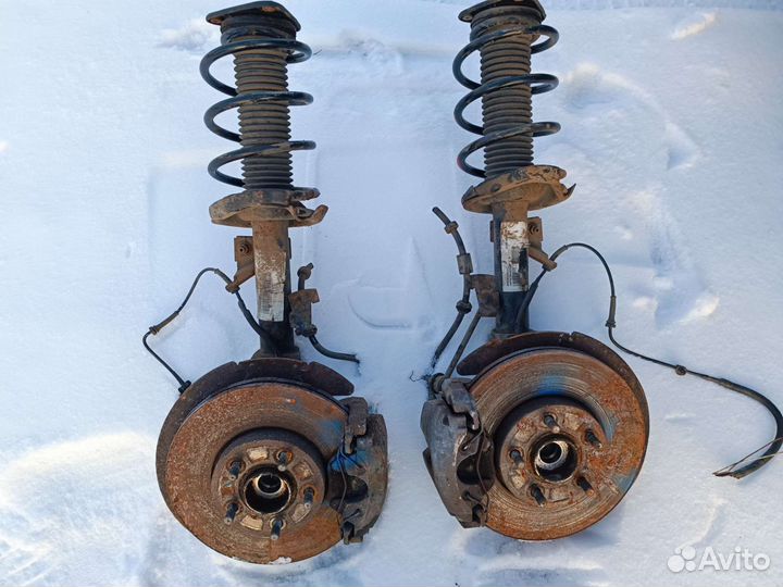 Передние стойки Форд Фокус 2 1,8