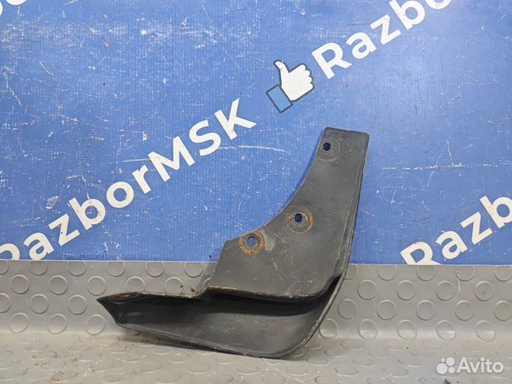 Брызговик передний левый Nissan Terrano