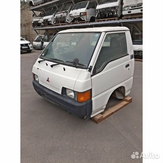 Кабина mitsubishi delica P02T 4G92 99