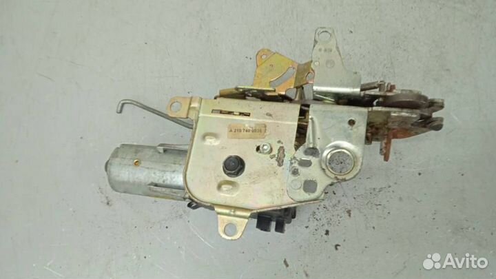 Замок двери багажника