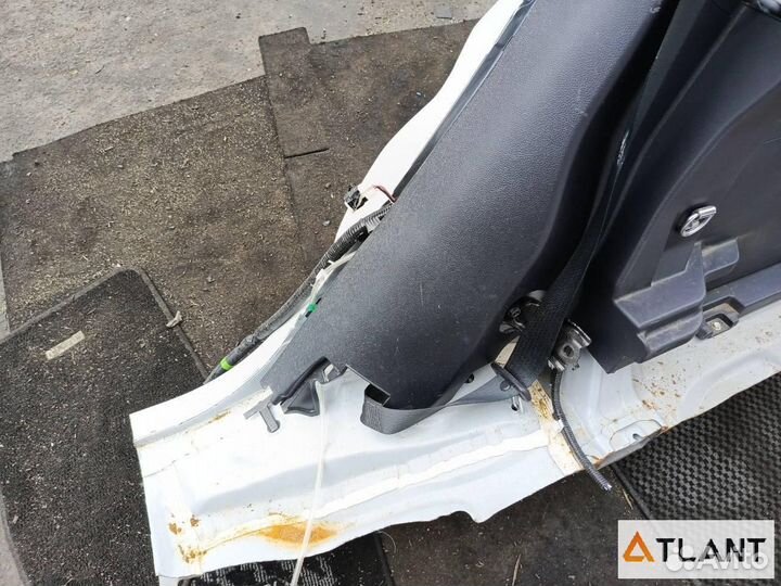 Крыло заднее правое toyota yaris cross