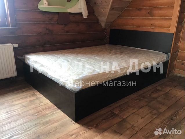 Кровать с матрасом