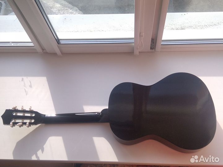 Акустическая гитара