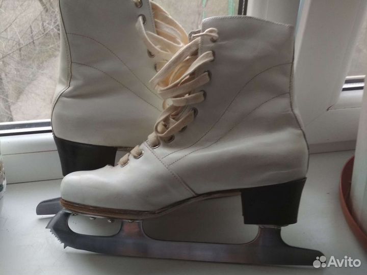 Коньки фигурные 37 размер