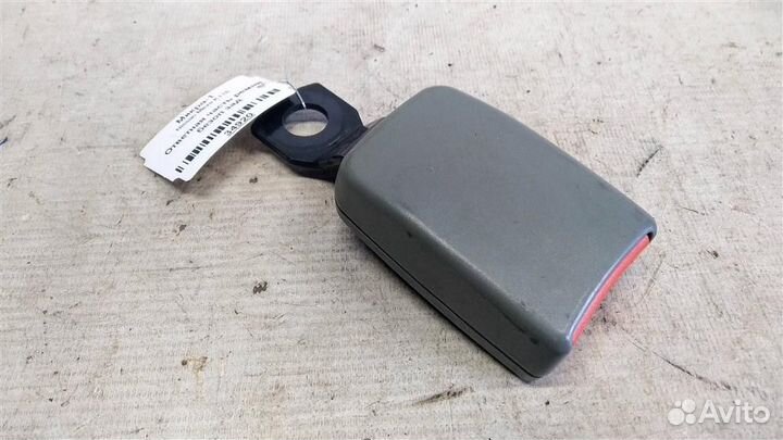 Ответная часть ремня безопасности заднего Nissan