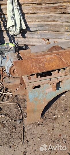 Циркулярная пила на станине