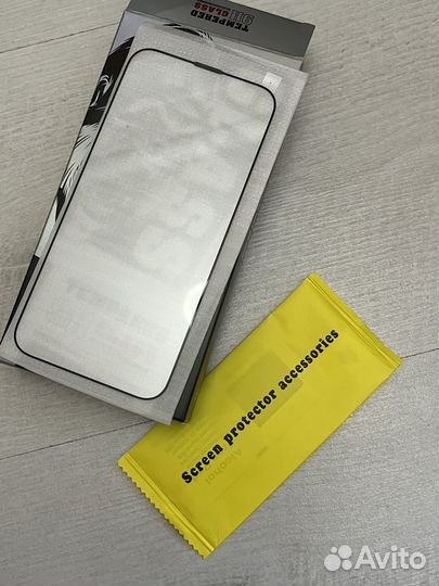 Защитное стекло iPhone 13