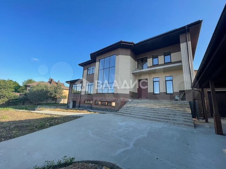 Дом 600 м² на участке 15 сот.