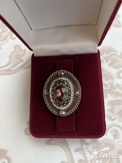 Брошь из 2000-х годов