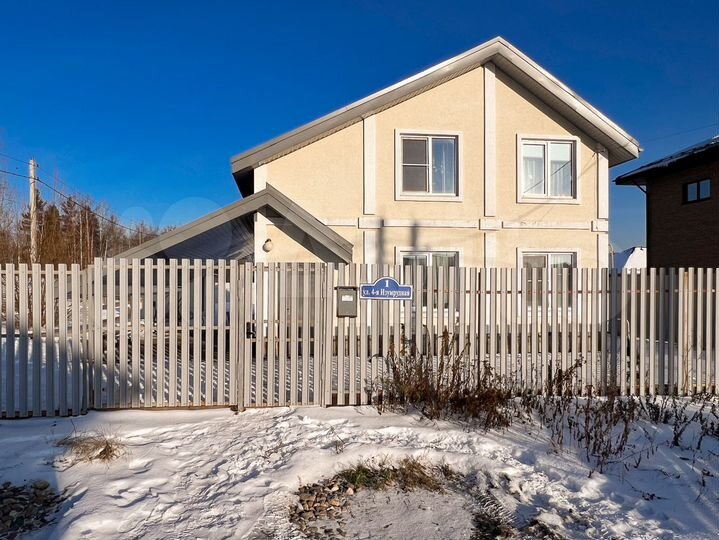 Коттедж 161,2 м² на участке 8,3 сот.