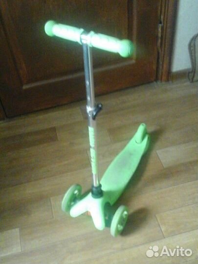 Самокат трёх колёсный