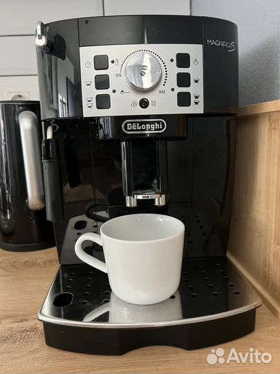 Кофемашина DeLonghi ecam 22.105 (22.110, 22.114)