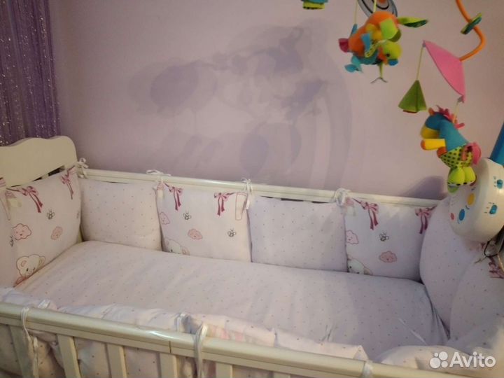 Бортики в кроватку и комплект постельного белья