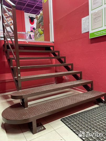 Крыльцо лестница для коммерческого помещения