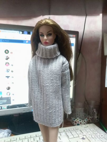 Свитер на Поппи, Барби