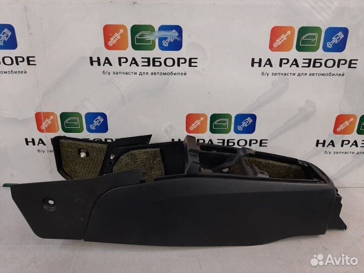 Консоль между сидений Mitsubishi Lancer CS3A 4G18