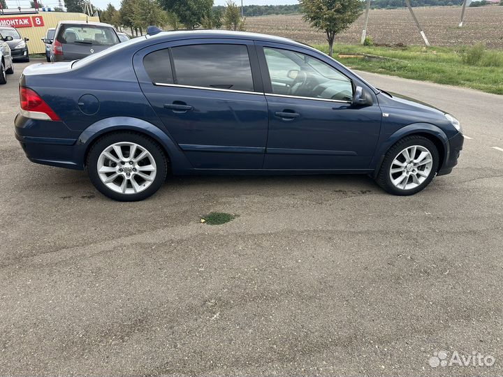 Opel Astra 1.8 AT, 2010, 200 000 км
