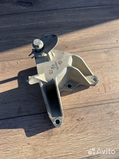 Крепление двигателя Opel Astra GTC 1.4 2012