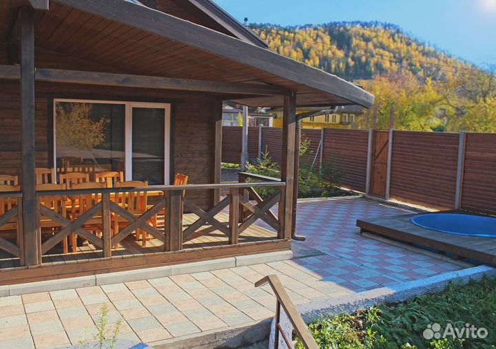 Отдых в загородном доме у реки