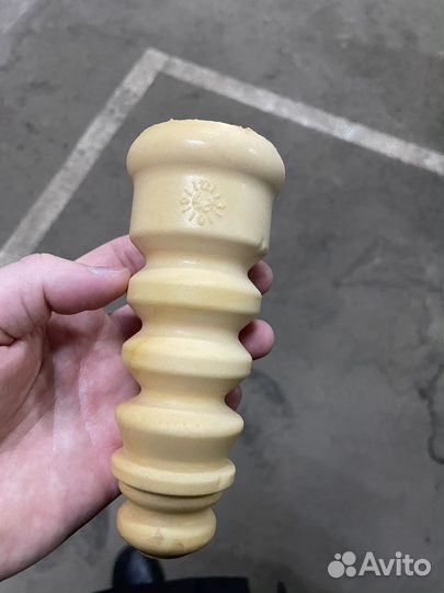 Упор заднего амортизатора 1J0 512 131