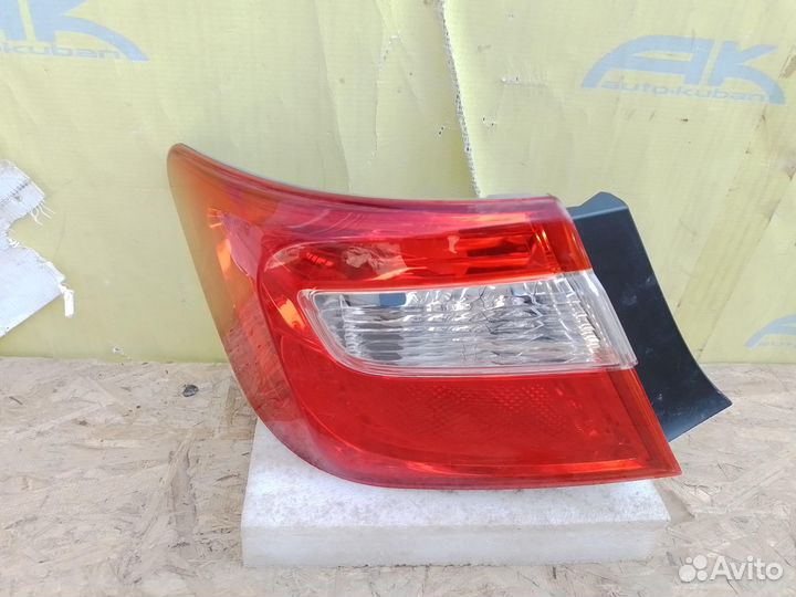 Фонарь задний наружный левый Toyota Camry 50