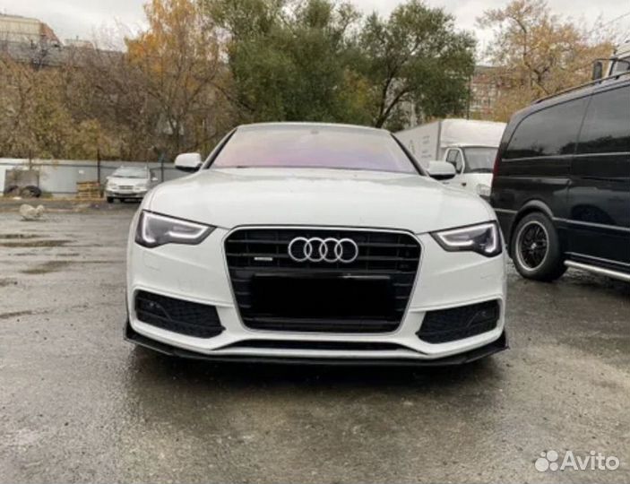 Сплиттер на передний бампер Audi