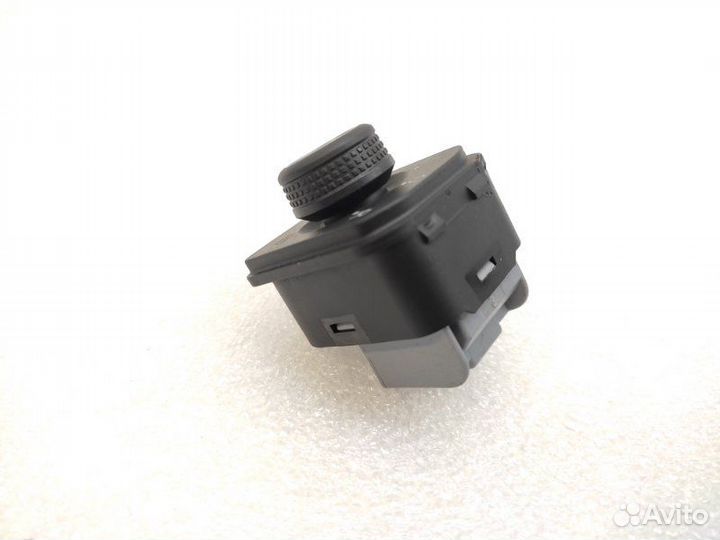 Блок управления зеркалами Volkswagen Tiguan 2 1.6D