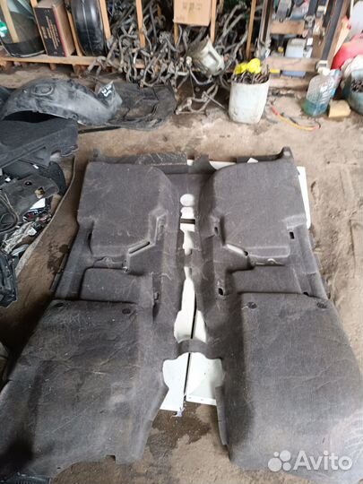 Обшивка пола Skoda Rapid