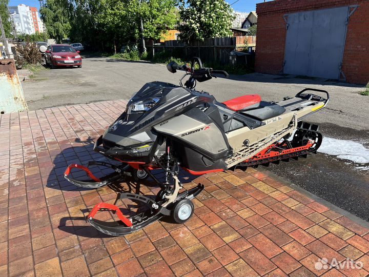 Продам снегоход BRP Summit Expert 850
