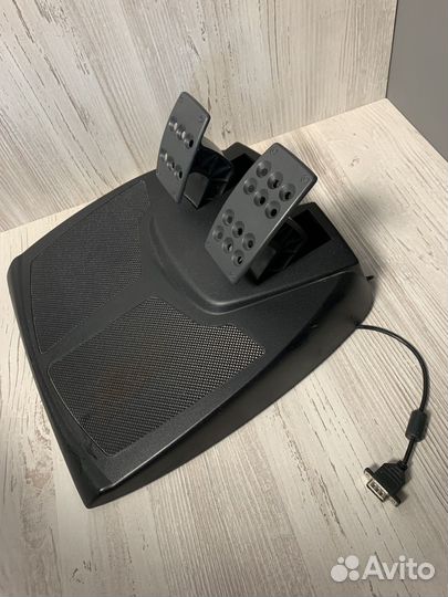 Игровой руль logitech momo racing