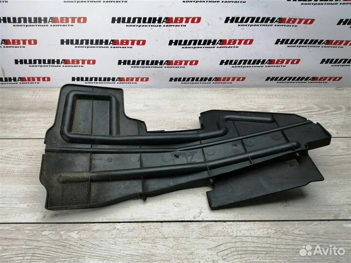 Дефлектор радиатора Тойота Авенсис Т250 Левый