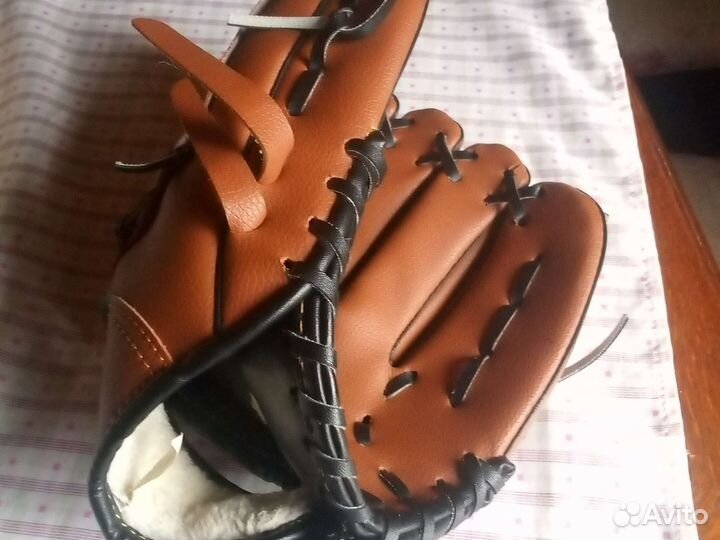 Бейсбольная перчатка