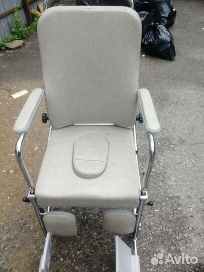 Коляска с горшком для лежачих больных