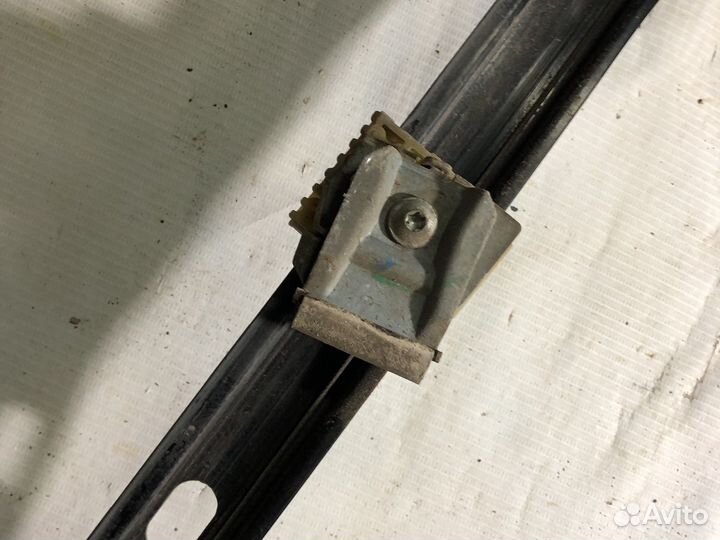 Стеклоподъемник передний левый Гольф 5 джетта