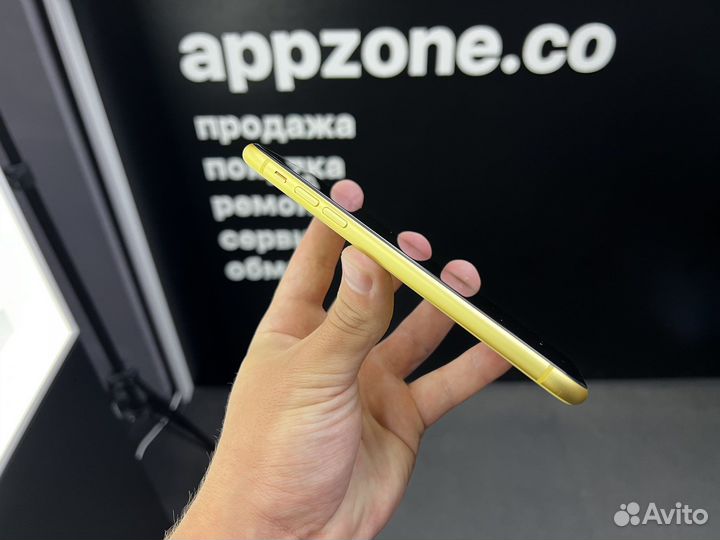 iPhone 11 64GB, Yellow