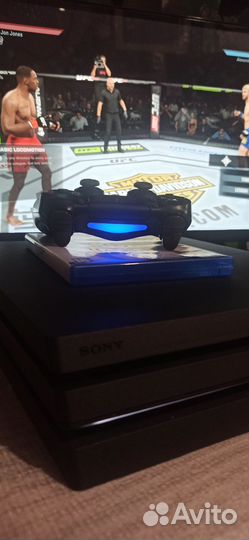Sony PlayStation 4 pro 1tb + диск UFC