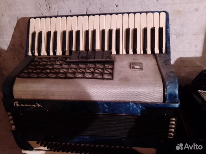 Продаю баяны и аккордеоны