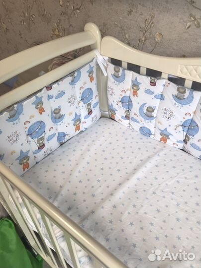 Бортики и простынь на детскую кроватку