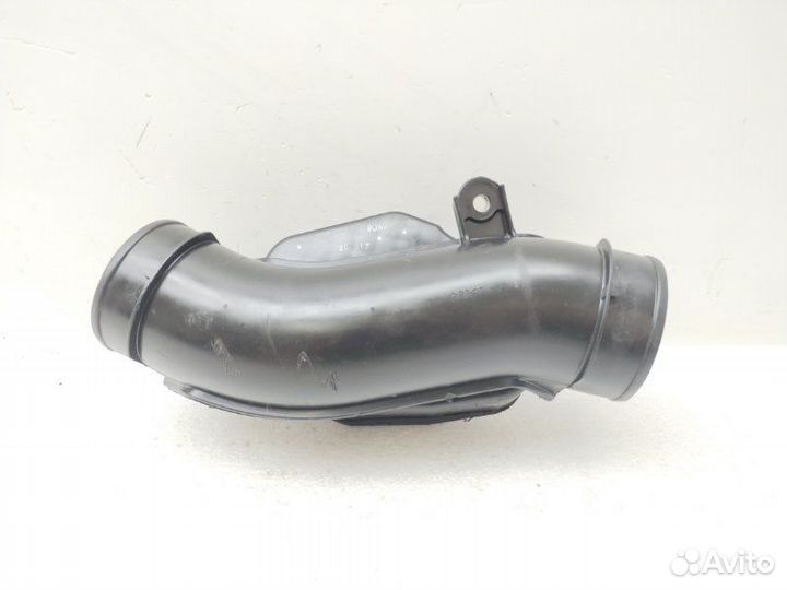 Патрубок воздушного фильтра Nissan Fuga Y50 3.5