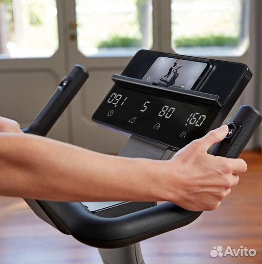 Велотренажер Technogym Compact exercise bike