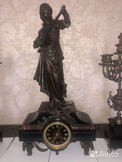 Старинные каминные часы