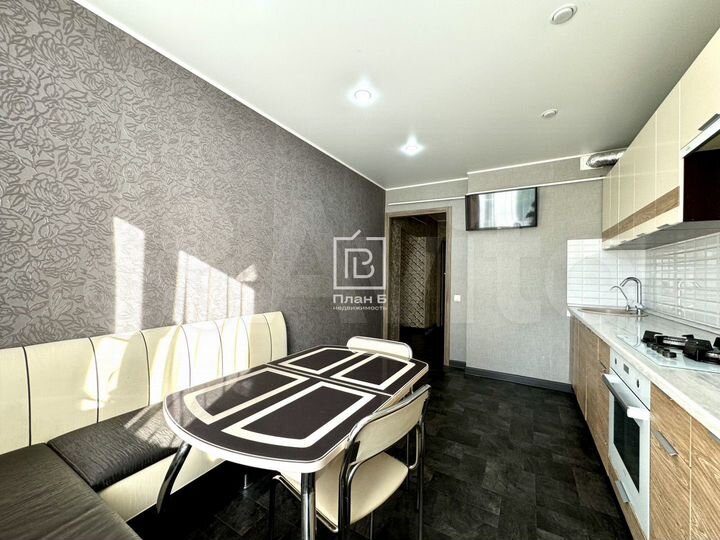 2-к. квартира, 60 м², 1/9 эт.