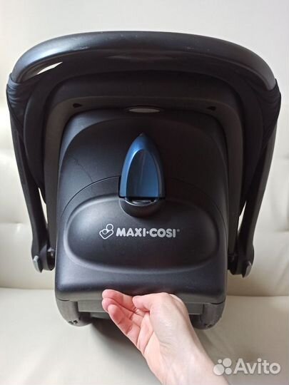 Автолюлька Maxi Cosi с базой isofix и зеркалом